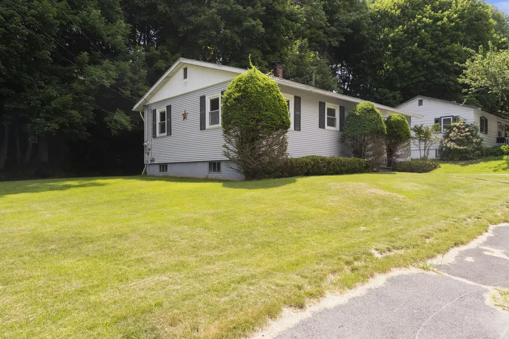 2 Dennis Street Augusta ME 04330