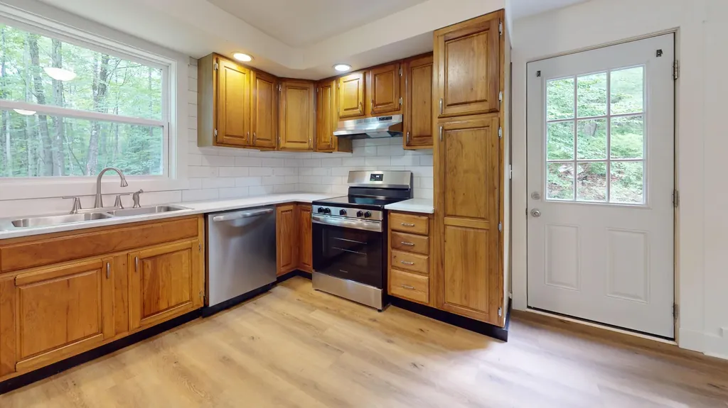 950 Main Street Wayne ME 04284