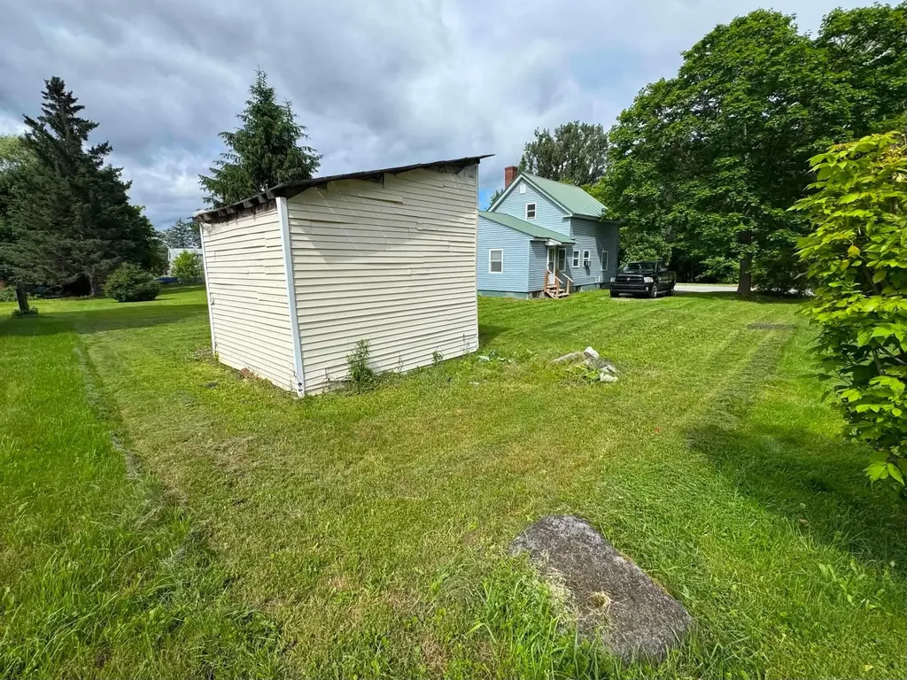 9 Perry Street Lincoln ME 04457