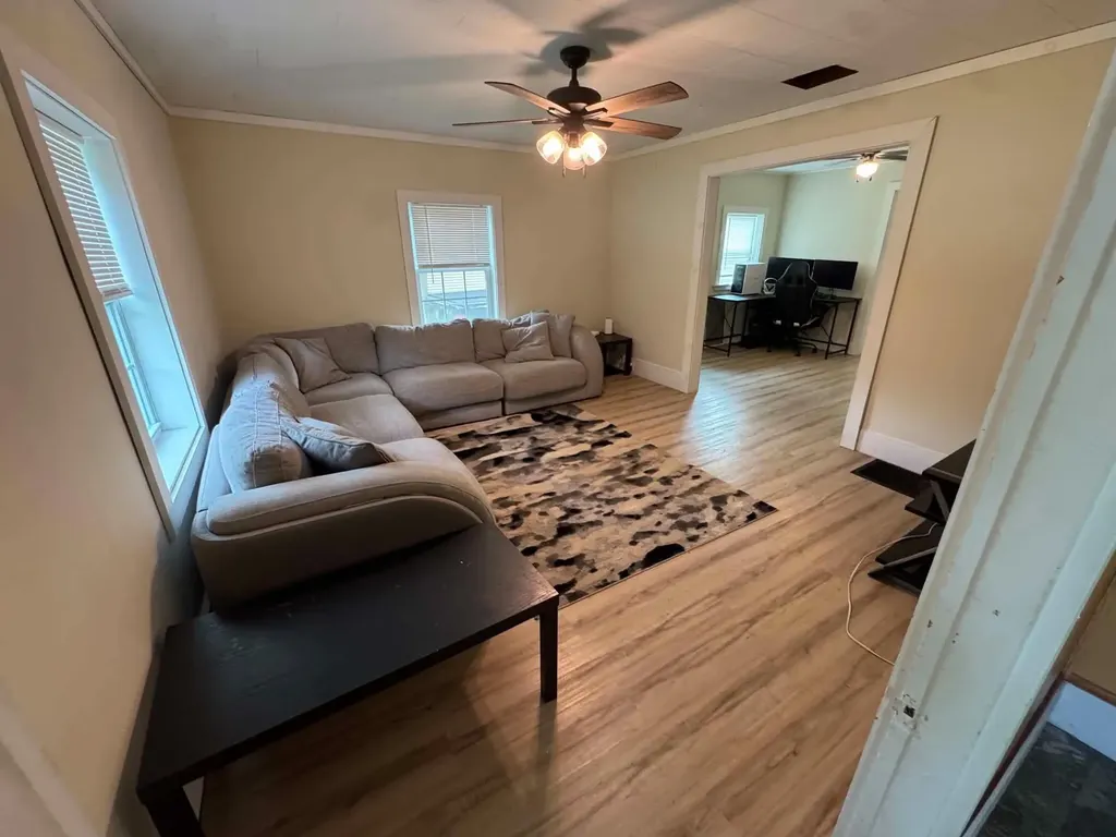 9 Perry Street Lincoln ME 04457