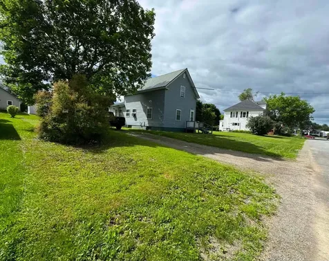 9 Perry Street Lincoln ME 04457