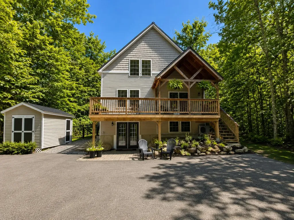 16 Escott Way Naples ME 04055