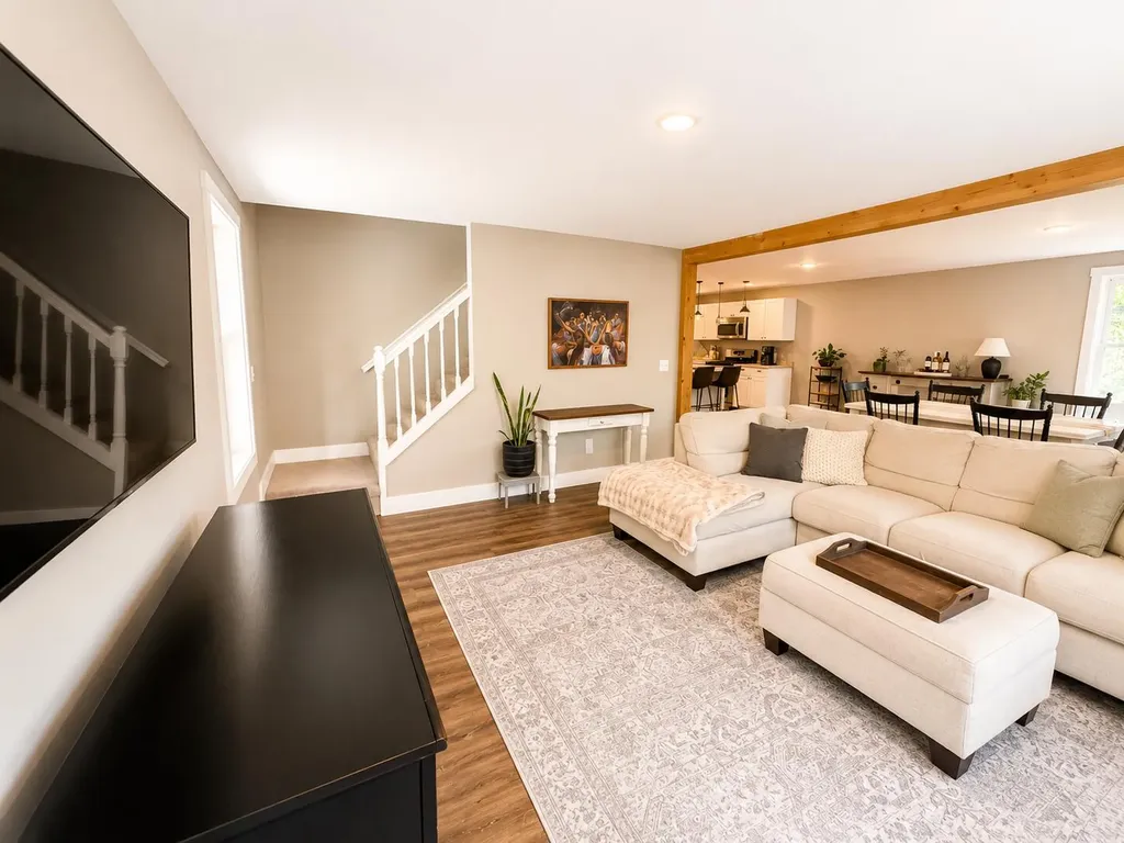 16 Escott Way Naples ME 04055