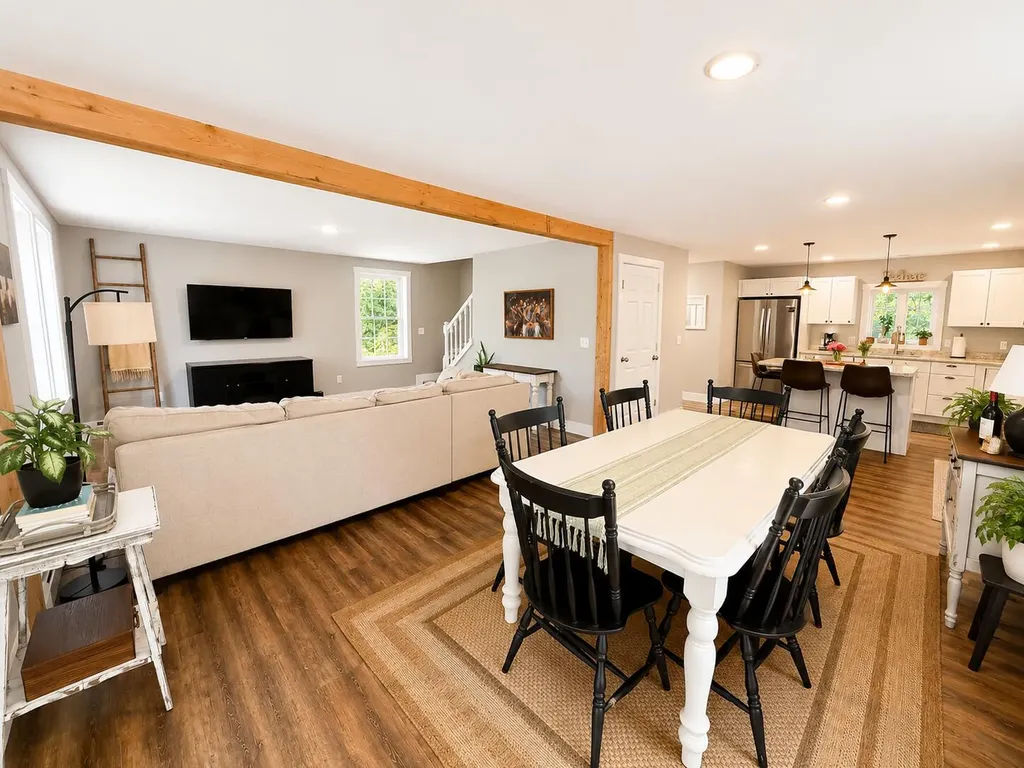 16 Escott Way Naples ME 04055