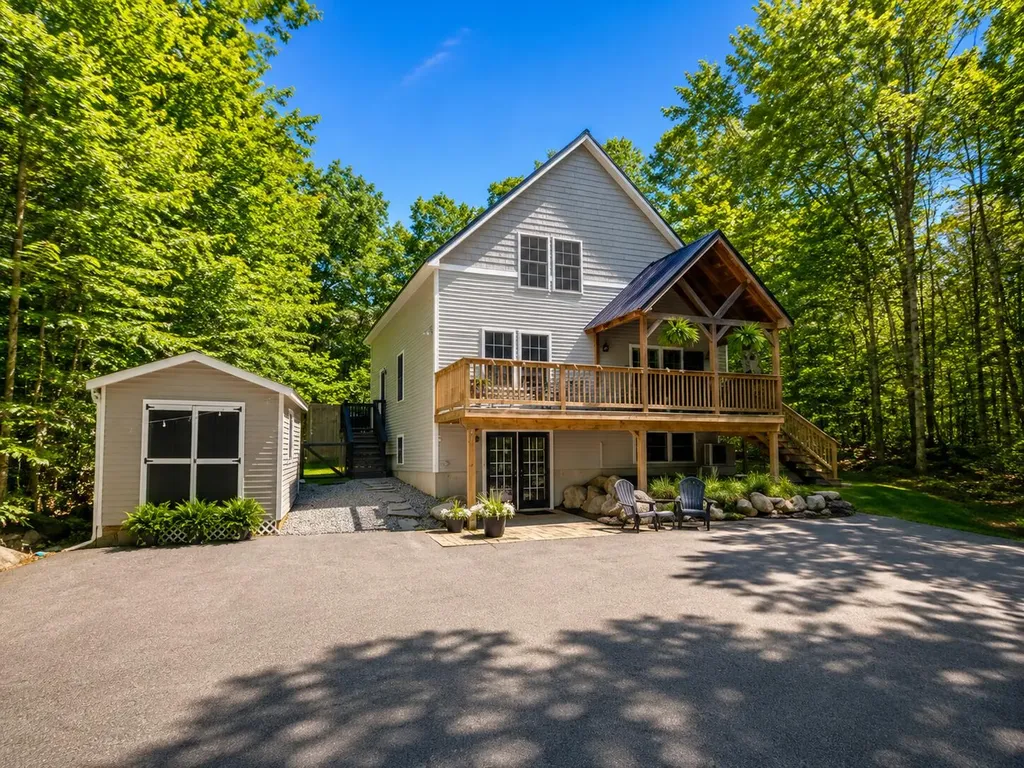 16 Escott Way Naples ME 04055