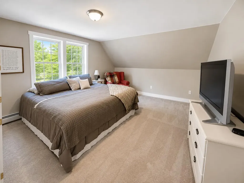 16 Escott Way Naples ME 04055