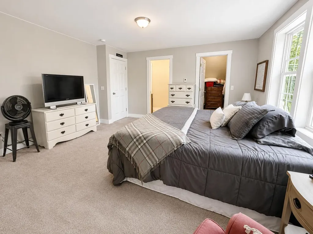 16 Escott Way Naples ME 04055