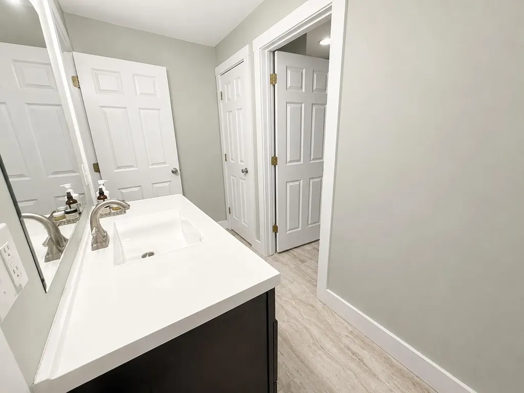 16 Escott Way Naples ME 04055