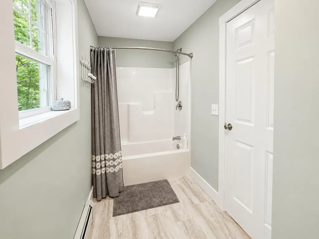 16 Escott Way Naples ME 04055