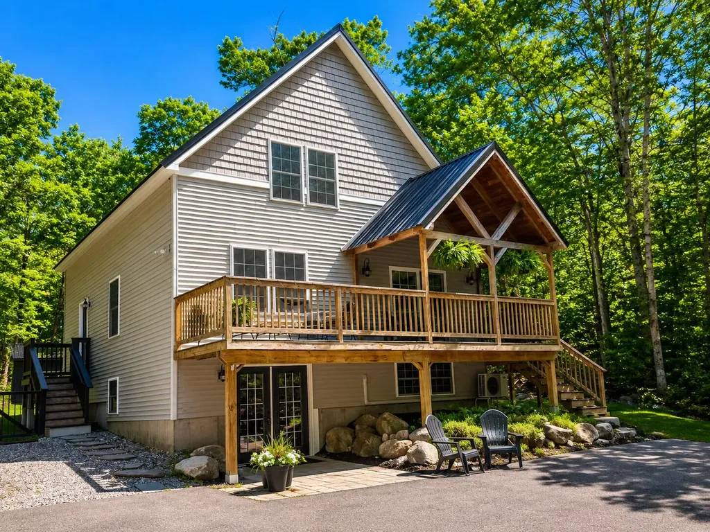 16 Escott Way Naples ME 04055