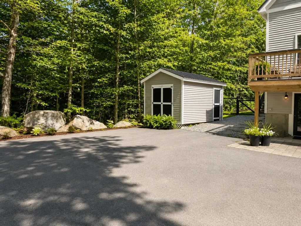 16 Escott Way Naples ME 04055