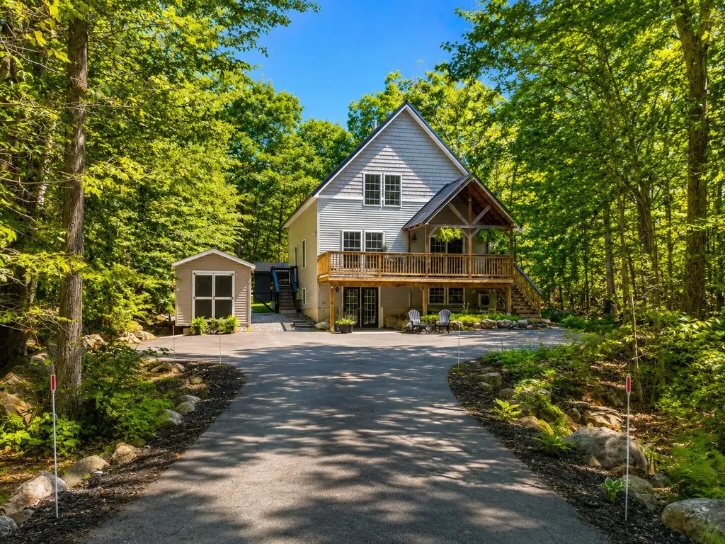 16 Escott Way Naples ME 04055