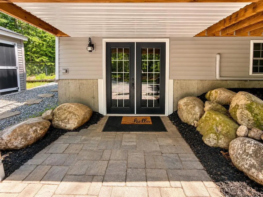 16 Escott Way Naples ME 04055