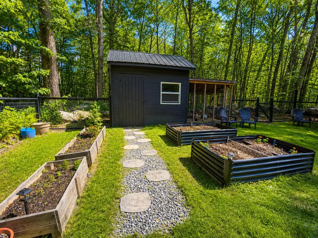 16 Escott Way Naples ME 04055