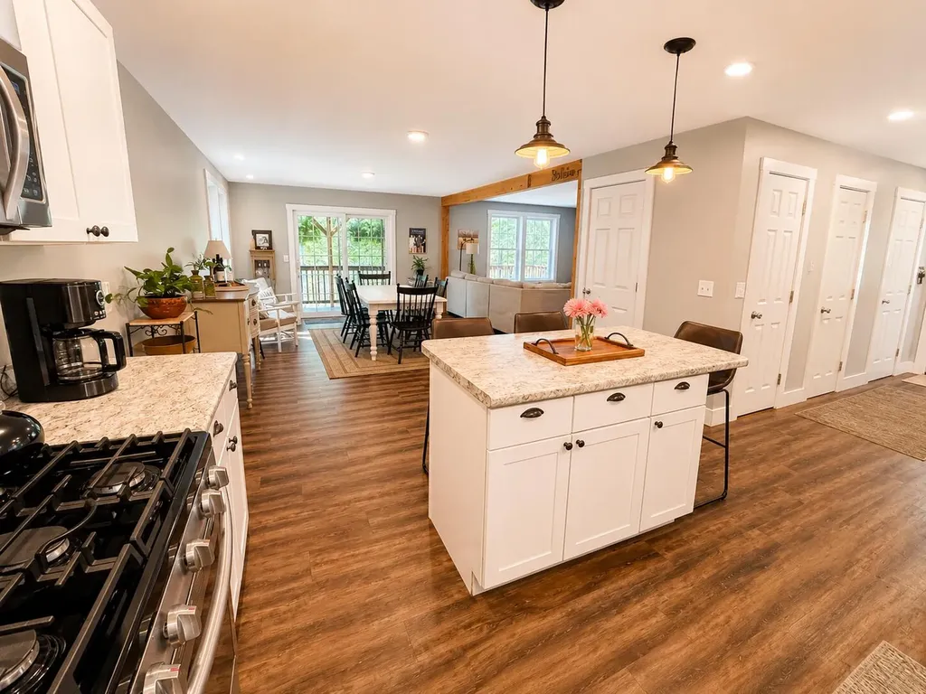 16 Escott Way Naples ME 04055