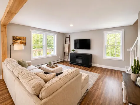 16 Escott Way Naples ME 04055