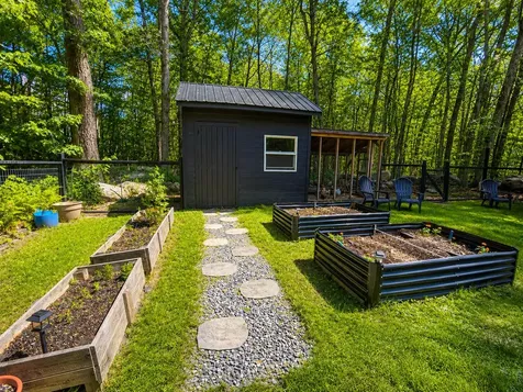 16 Escott Way Naples ME 04055