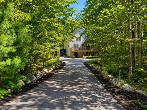 16 Escott Way Naples ME 04055