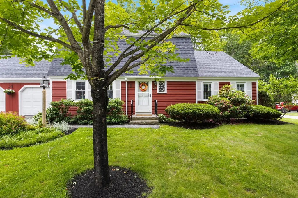 22 Applegate Lane Falmouth ME 04105