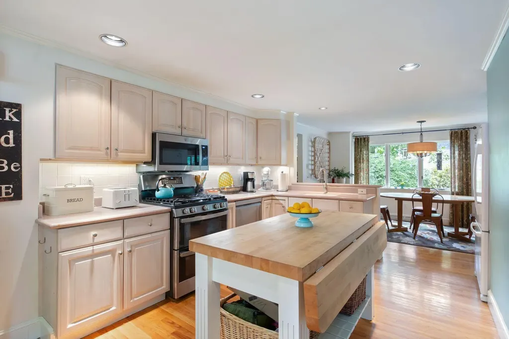 22 Applegate Lane Falmouth ME 04105