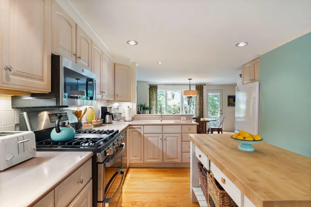 22 Applegate Lane Falmouth ME 04105