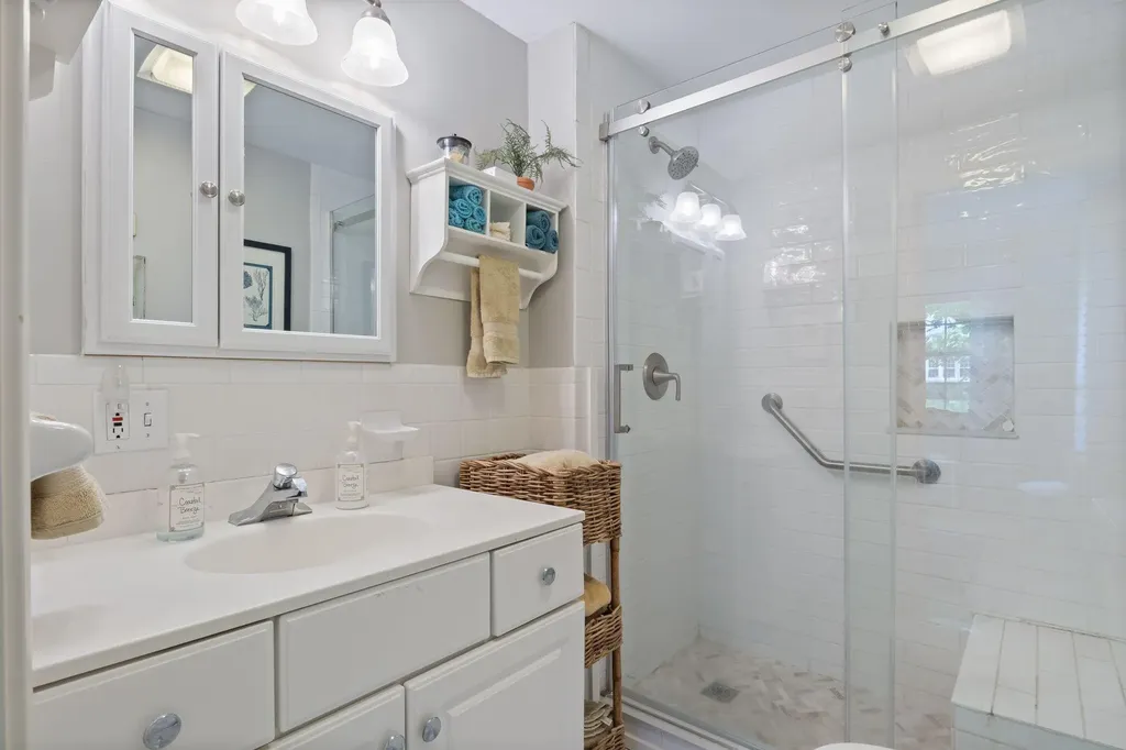 22 Applegate Lane Falmouth ME 04105