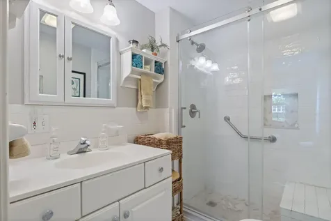 22 Applegate Lane Falmouth ME 04105