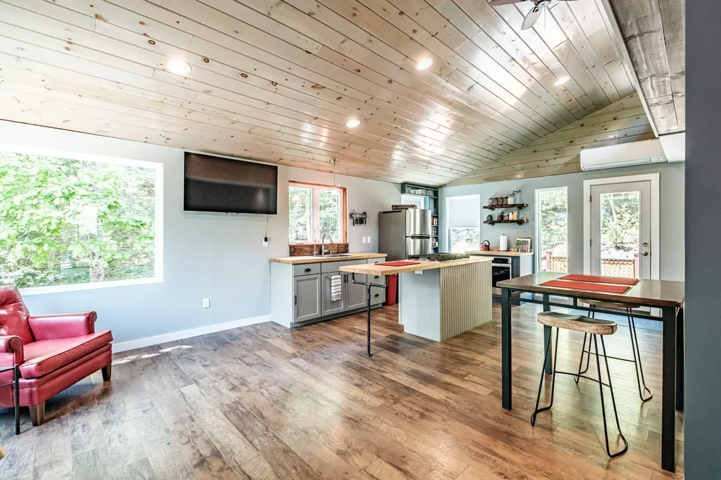 179 Hunter Road Dresden ME 04342