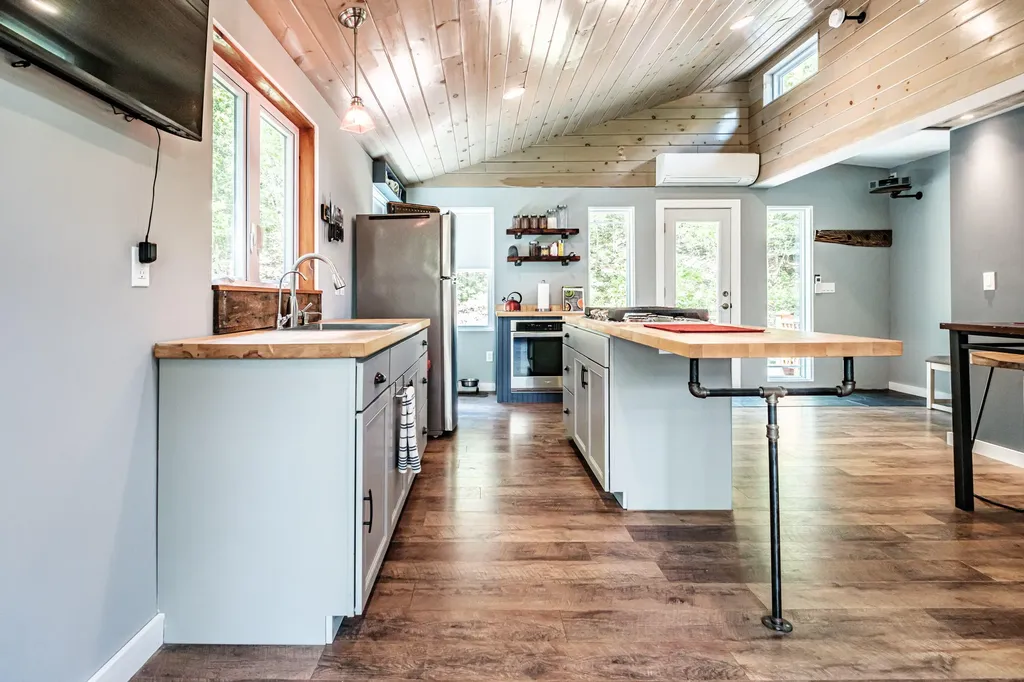 179 Hunter Road Dresden ME 04342