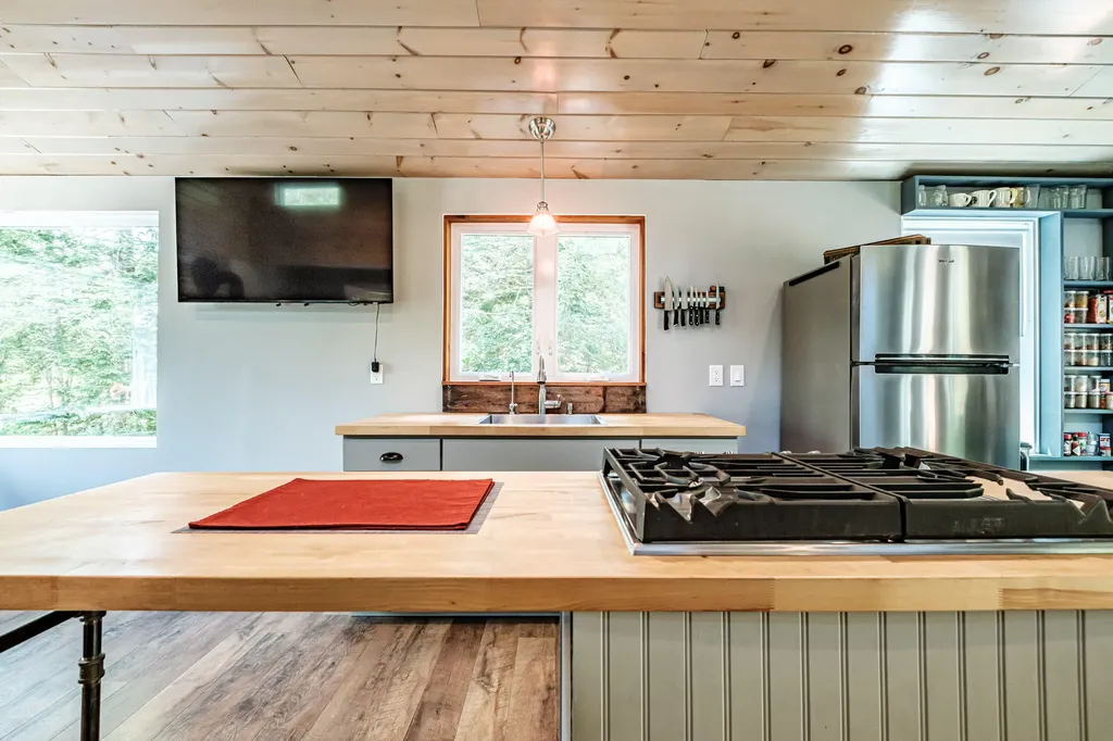 179 Hunter Road Dresden ME 04342
