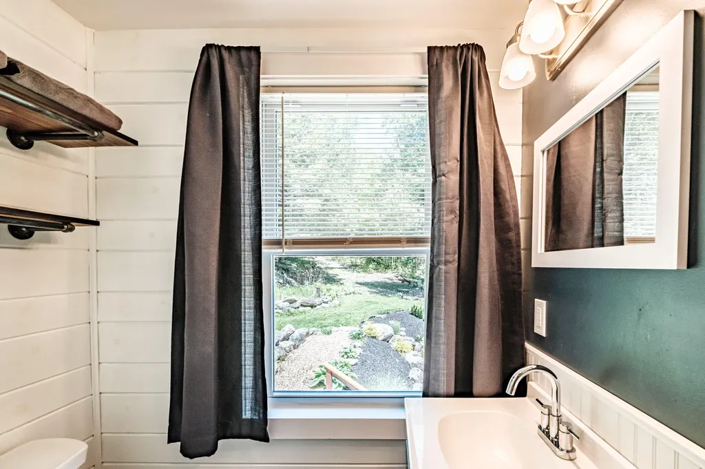 179 Hunter Road Dresden ME 04342