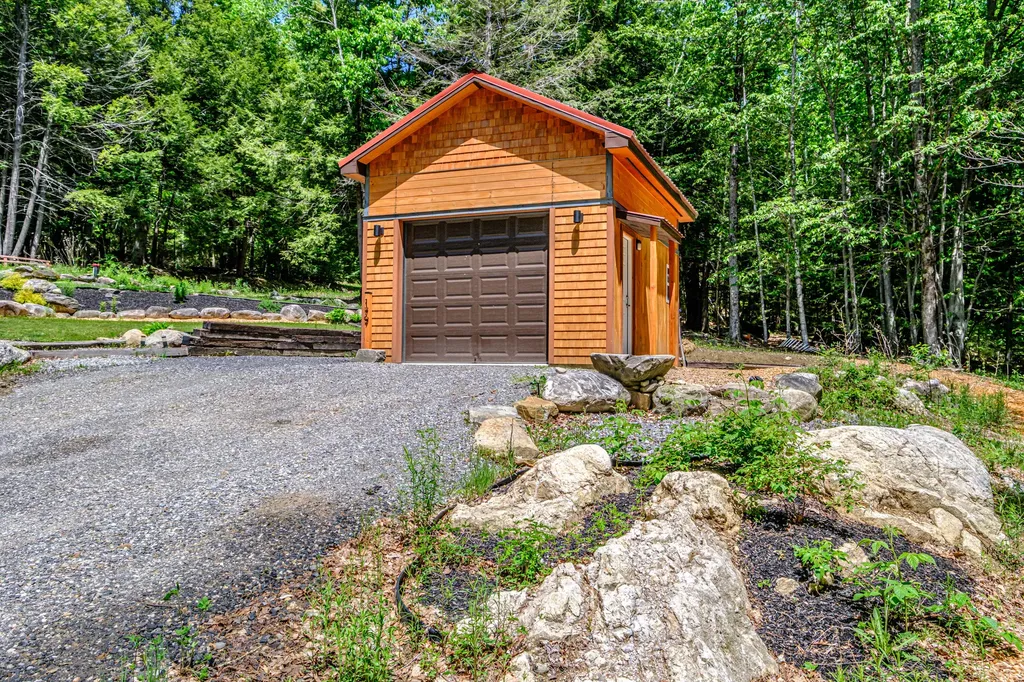 179 Hunter Road Dresden ME 04342