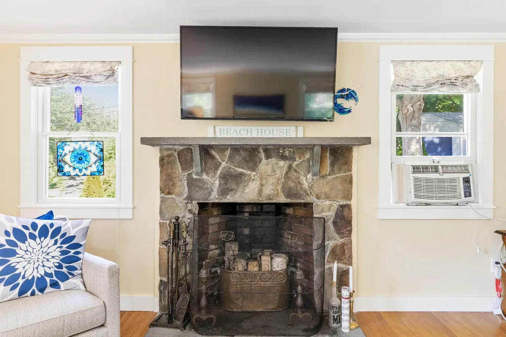 27 Somerset Avenue Old Orchard Beach ME 04064