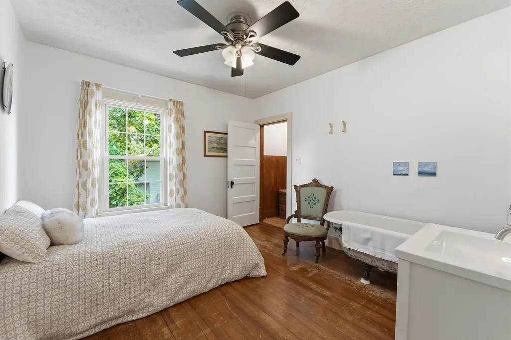 17 Addison Street Lisbon ME 04252