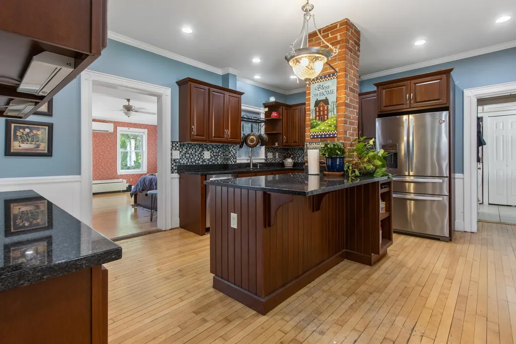 1584 Broadway South Portland ME 04106