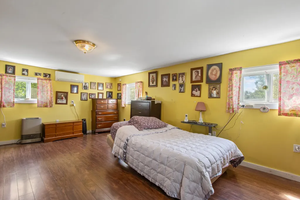1584 Broadway South Portland ME 04106