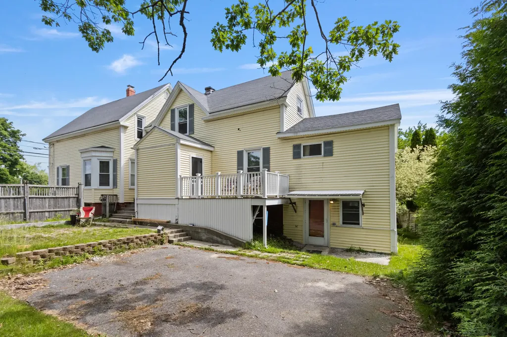 1584 Broadway South Portland ME 04106