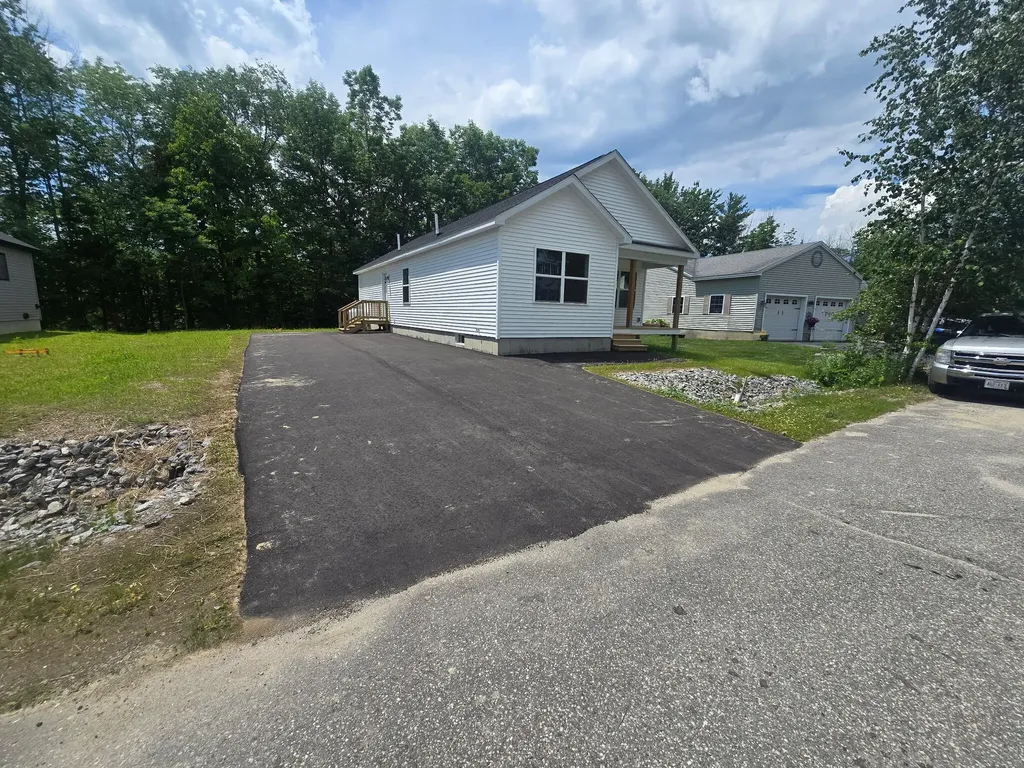 17 Streamside Drive Auburn ME 04210