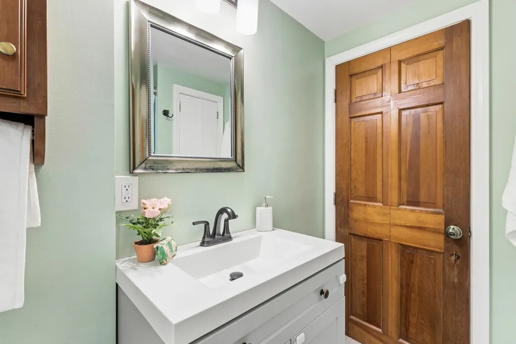 147 Pinecrest Road Portland ME 04102