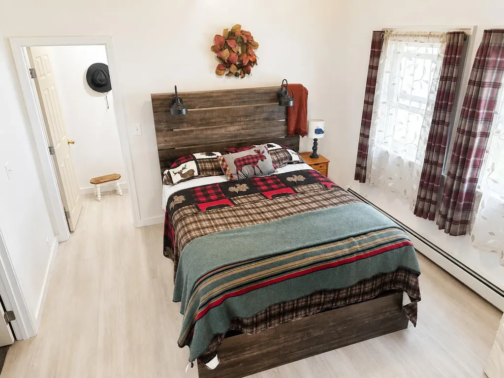 25 1/2 Elm Street East Millinocket ME 04430