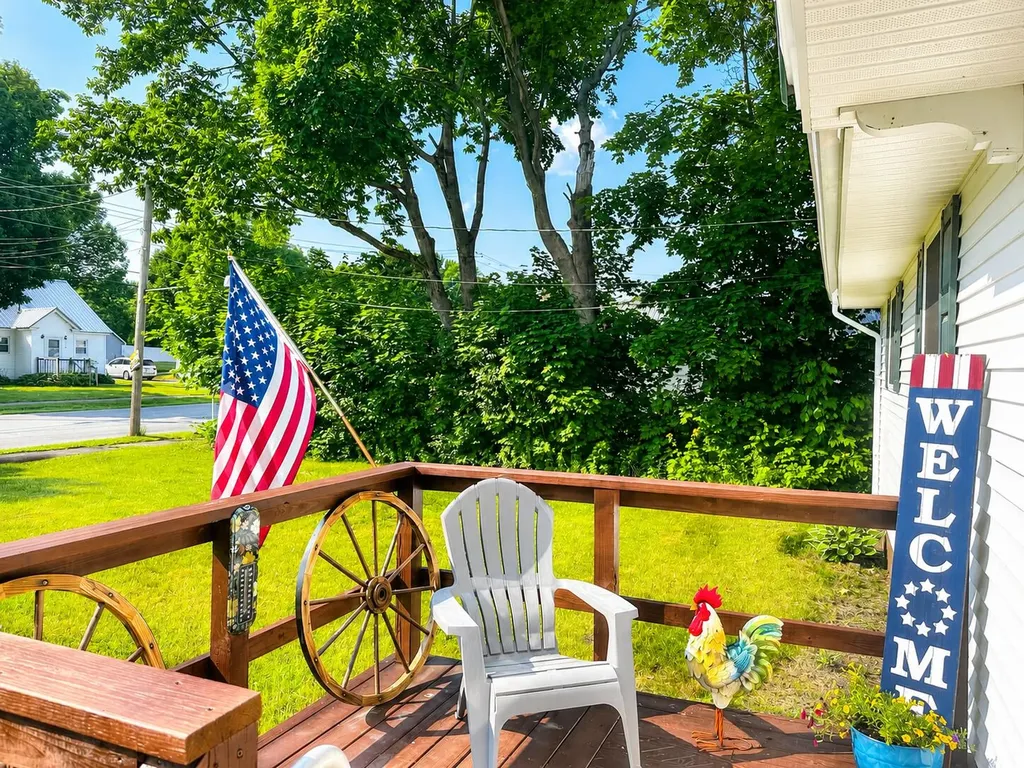 25 1/2 Elm Street East Millinocket ME 04430