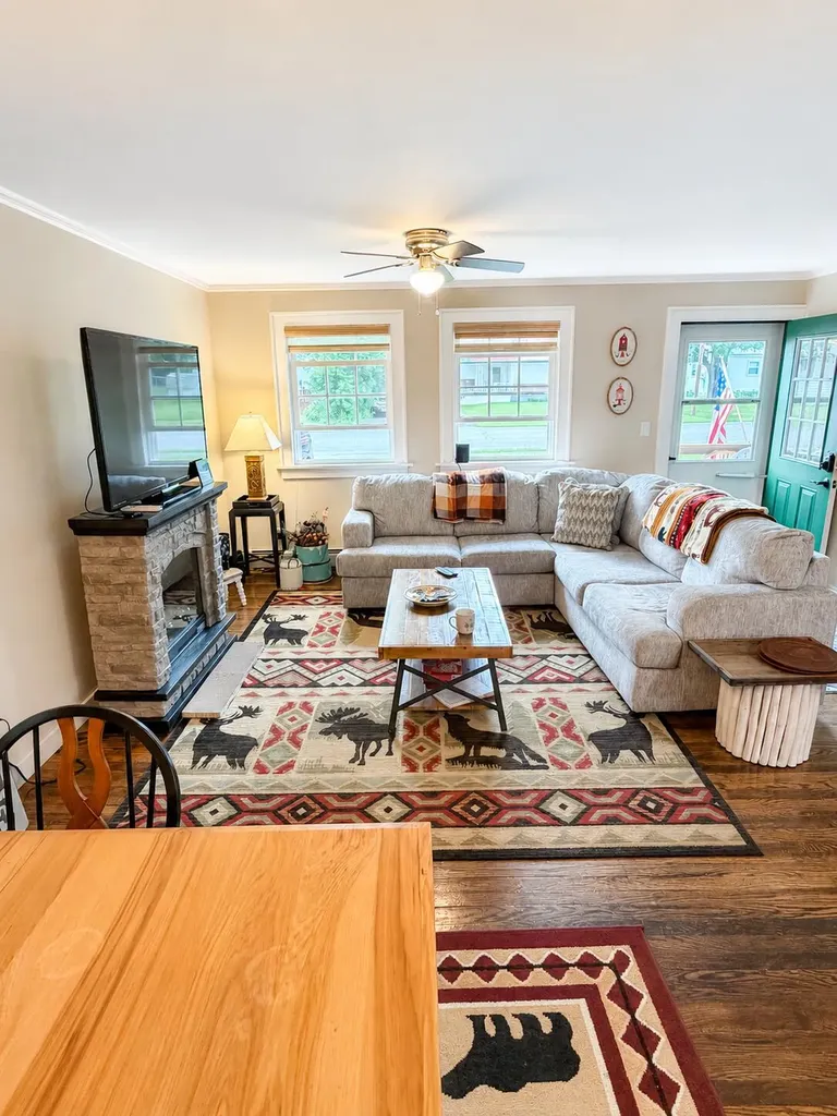 25 1/2 Elm Street East Millinocket ME 04430
