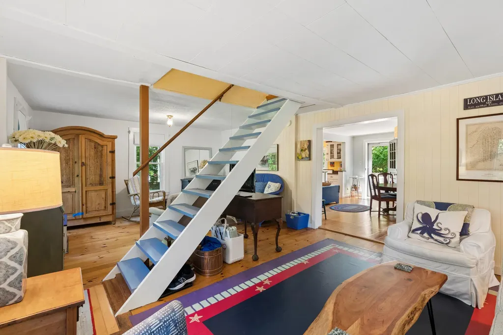28 Beach Avenue Long Island ME 04050