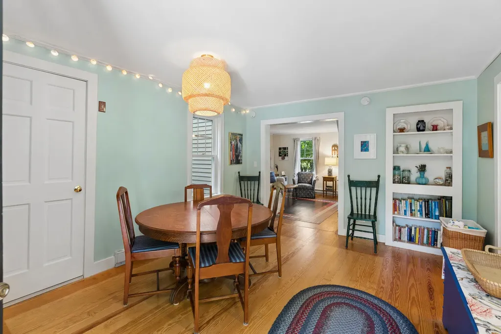 28 Beach Avenue Long Island ME 04050