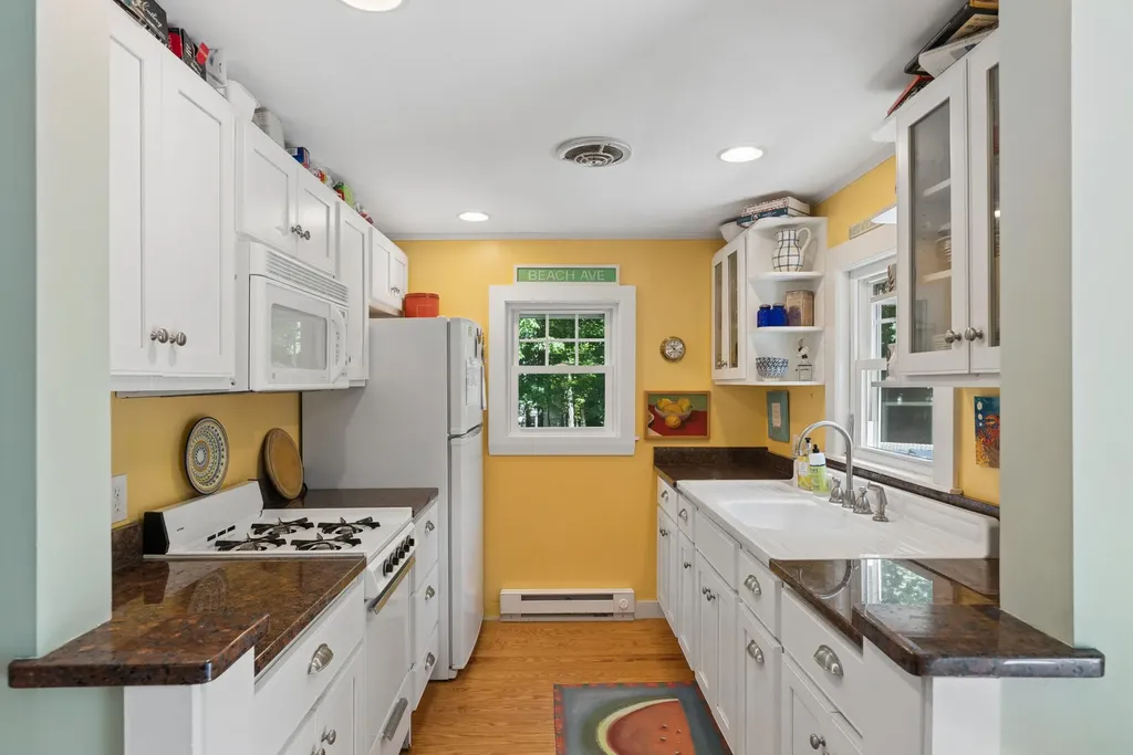 28 Beach Avenue Long Island ME 04050