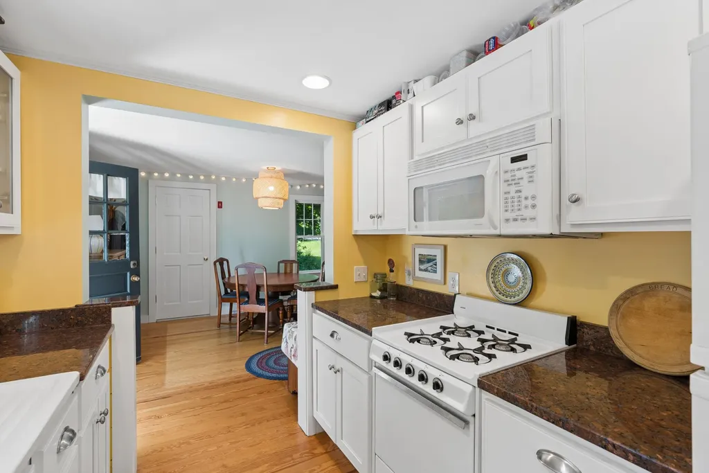 28 Beach Avenue Long Island ME 04050