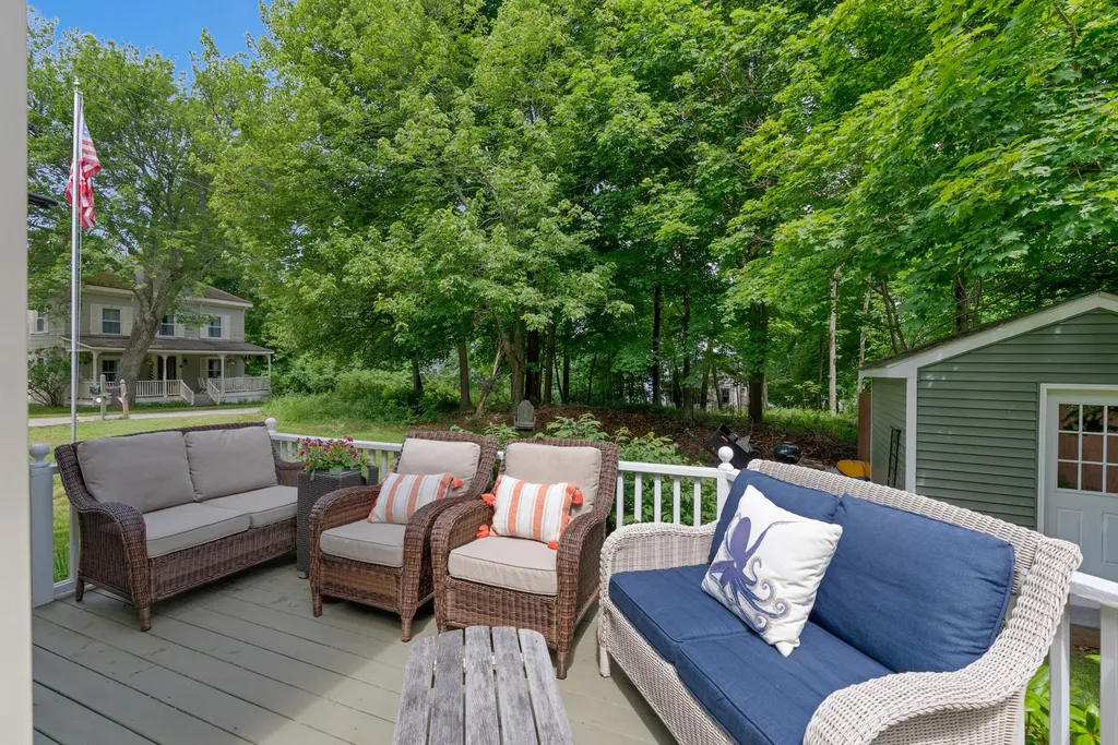 28 Beach Avenue Long Island ME 04050