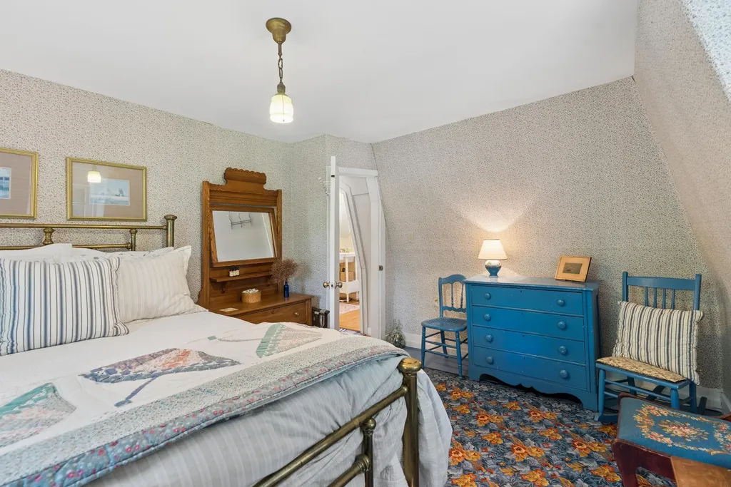 28 Beach Avenue Long Island ME 04050