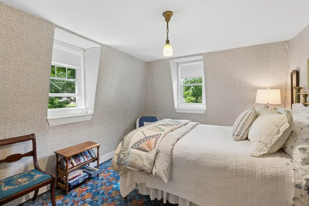 28 Beach Avenue Long Island ME 04050