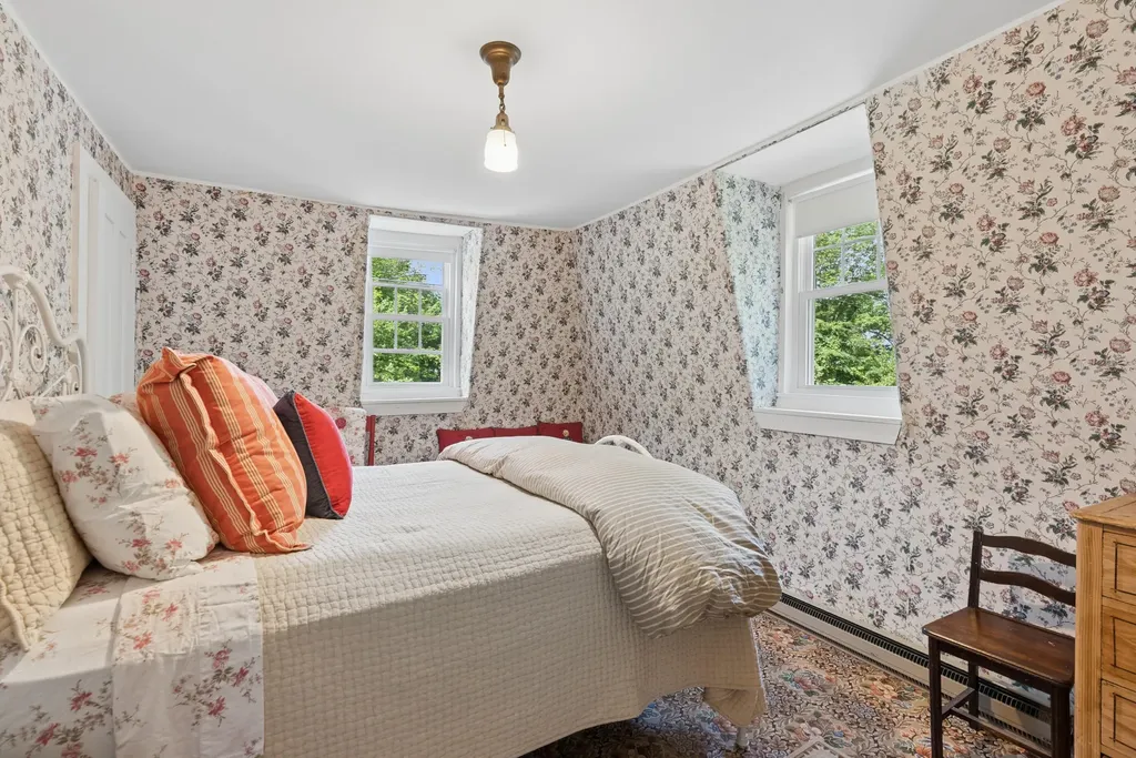 28 Beach Avenue Long Island ME 04050